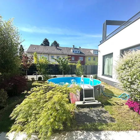 Apartment Familienparadis Pool Garten Grill Parkplatz Fitness Tischtennis *