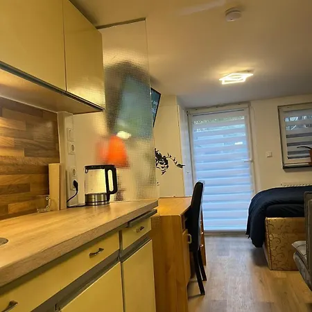 Souterrain-apartment Apartman *