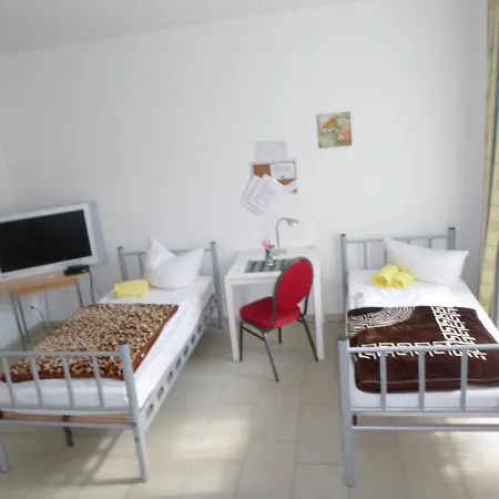 Apartment Homestay Nuernberg *