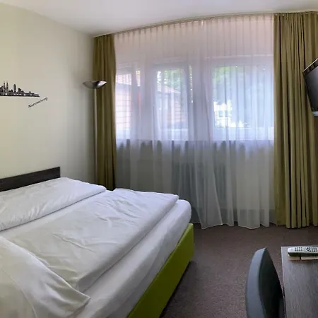 Behringers Hotel 2*