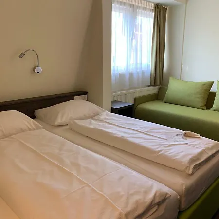 Behringers Hotel 2*