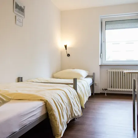 1, 2, Sleep Messe Hotel *