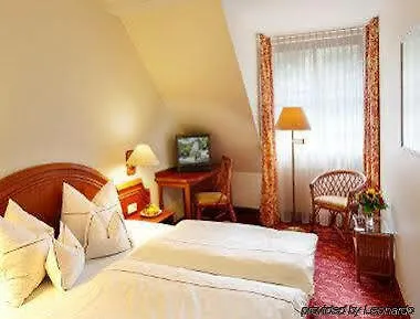 Hotel H+