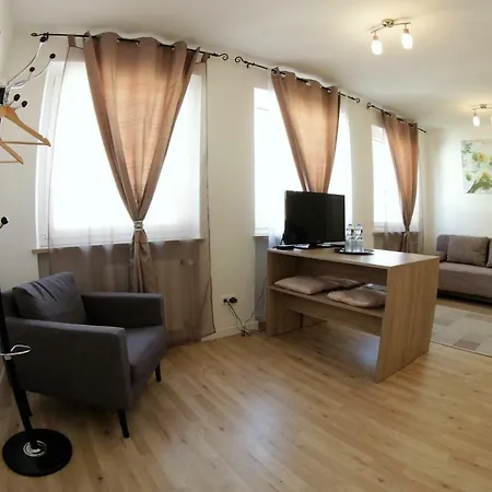 Center Apartment *