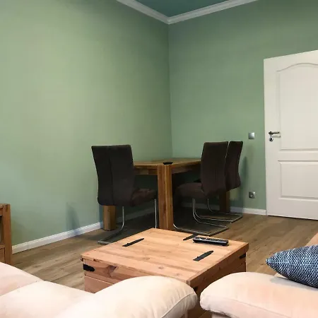 3 Mobiliert Nahe Zentrum/3 Furnished Near Center *