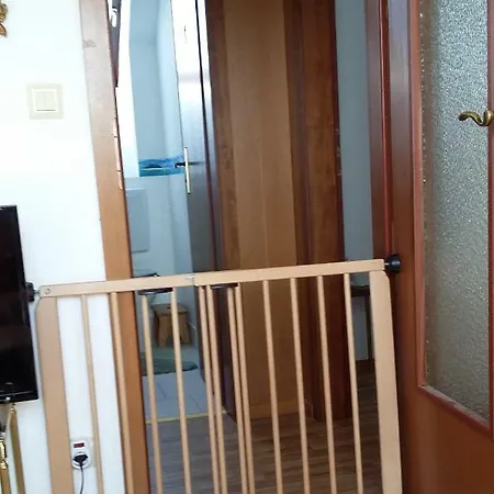 Zwei Ruhige, Private Gaestezimmer Nahe U-bahn Homestay Nuremberg