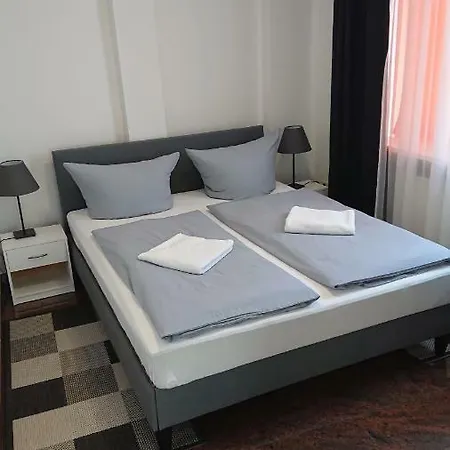 Center Apartment *