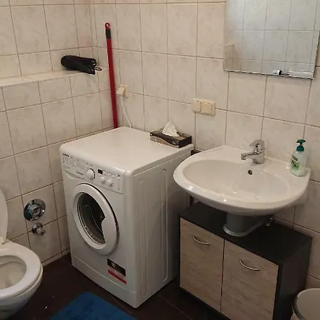 Center Apartment *