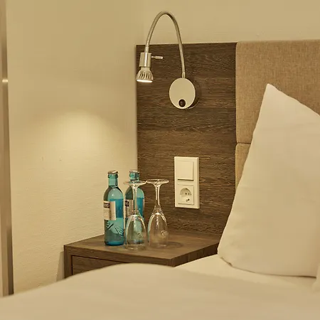 Hotel H+