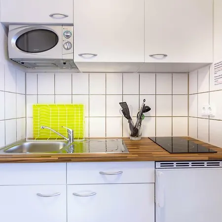 Private Close To Subway Daire *