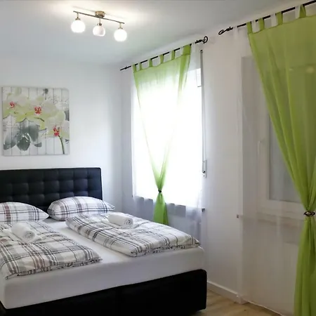 Center Apartment *