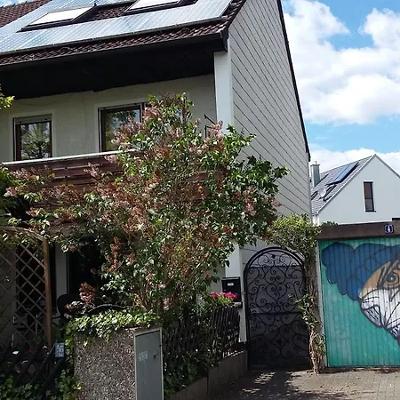 Zwei Ruhige, Private Gaestezimmer Nahe U-bahn Homestay *