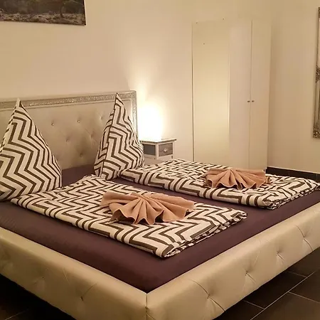 Hotel 105 *