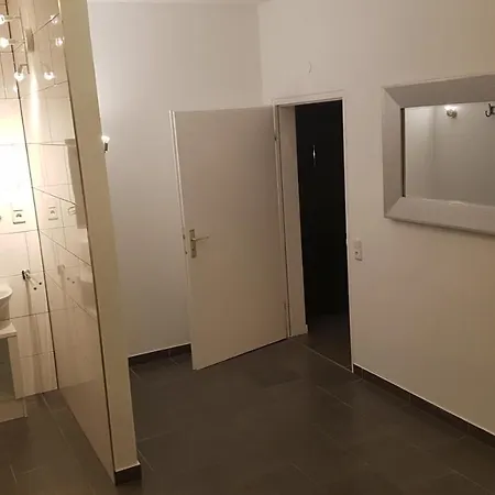 105 Hotel *
