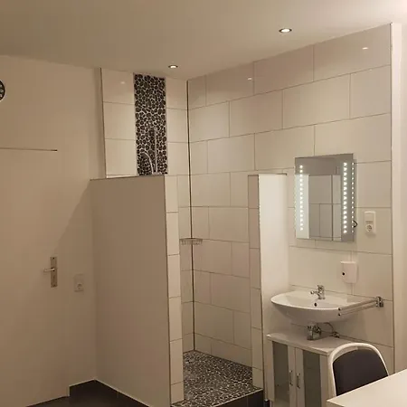 105 Hotel *