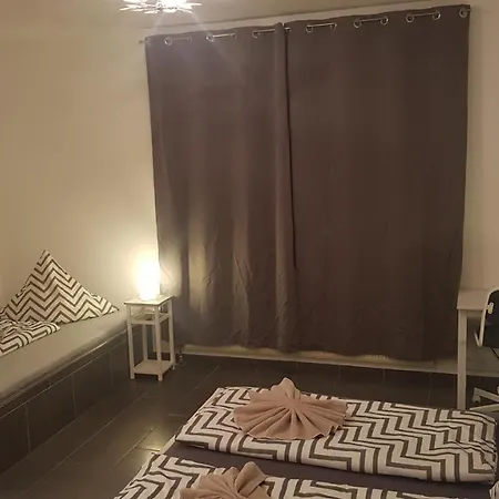 Hotel 105