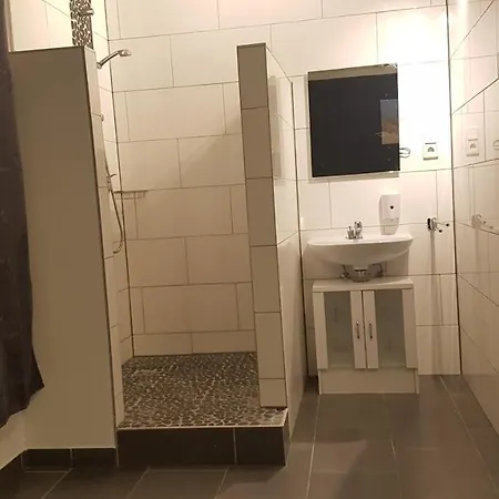 105 Hotel *