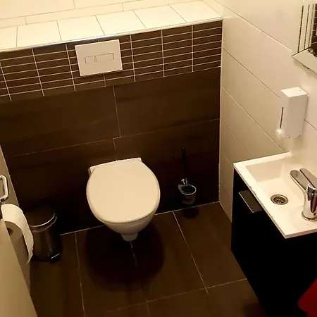 105 Hotel *
