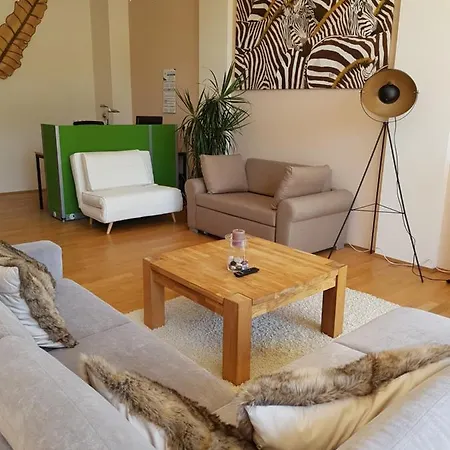 Tillyhome Apartment *