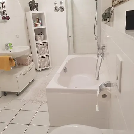 Tillyhome Apartment