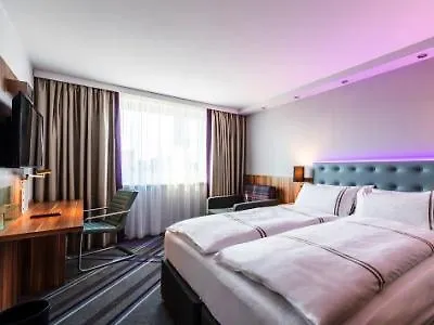 מלון Premier Centre 3*