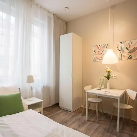 Neu: Zentral Gelegene, Stilvoll Eingerichtete Mit Eigener Teeküche * Nürnberg