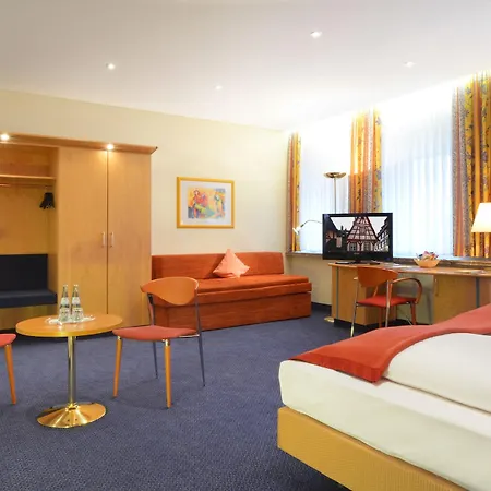 Hotell Ringhotel Loew's Merkur 4*