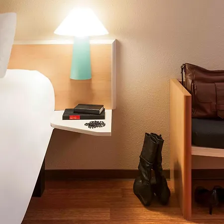 Ibis Hauptbahnhof נירנברג