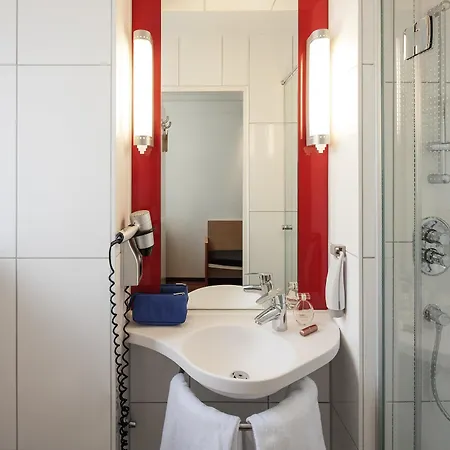 Ibis Hauptbahnhof Hotel 2*