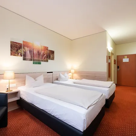 Hotell Novina Suedwestpark 4*