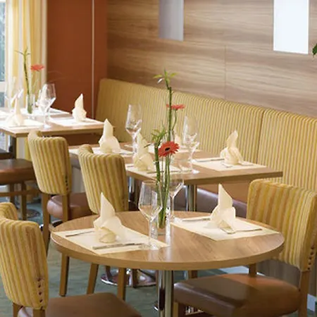 Moevenpick Airport 4*