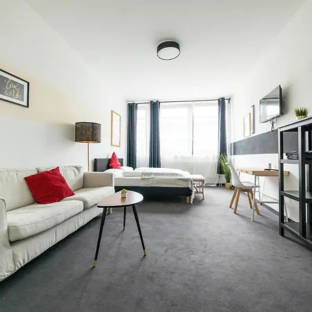 Aparthotel Full House - Shared Bath & Kitchen *