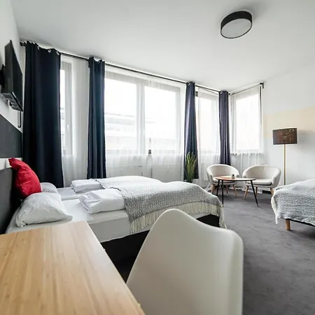 Full House - Shared Bath & Kitchen * Nuremberg
