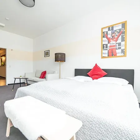 Full House - Shared Bath & Kitchen Nuremberg
