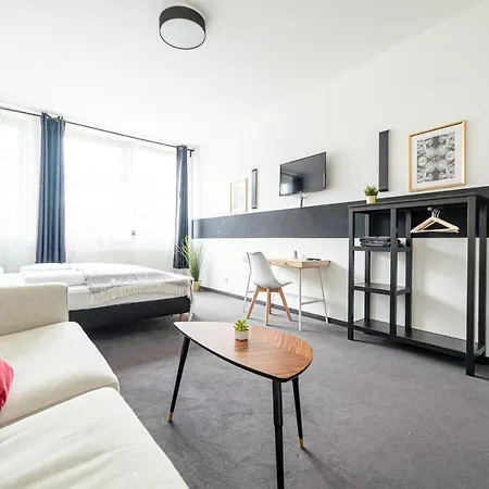Full House - Shared Bath & Kitchen 公寓式酒店 *