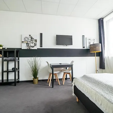 Full House - Shared Bath & Kitchen Nuremberg
