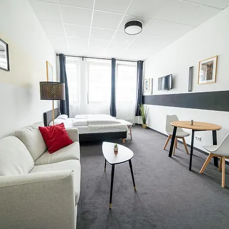 Full House - Shared Bath & Kitchen Nuremberg