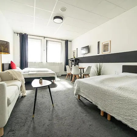 Aparthotel Full House - Shared Bath & Kitchen *