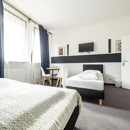 Full House - Shared Bath & Kitchen Nuremberg