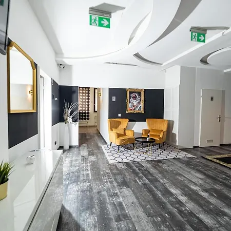 Aparthotel Full House - Shared Bath & Kitchen
