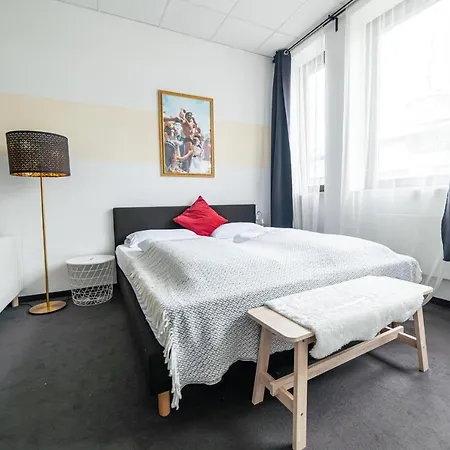 Full House - Shared Bath & Kitchen Aparthotel Nuremberg