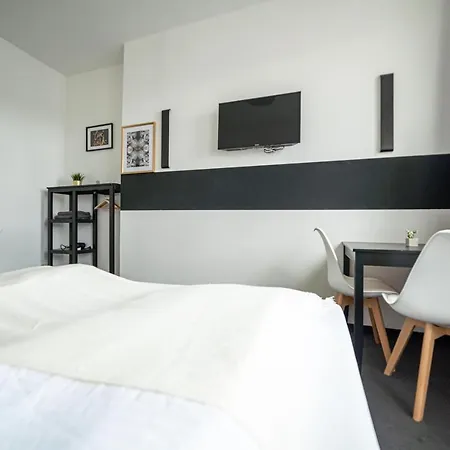 Aparthotel Full House - Shared Bath & Kitchen Nuremberg