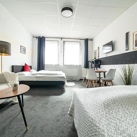 Full House - Shared Bath & Kitchen Aparthotel Nuremberg