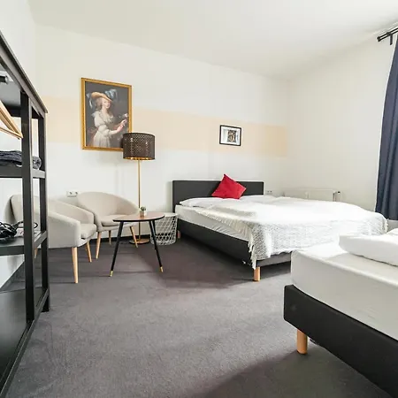 Aparthotel Full House - Shared Bath & Kitchen