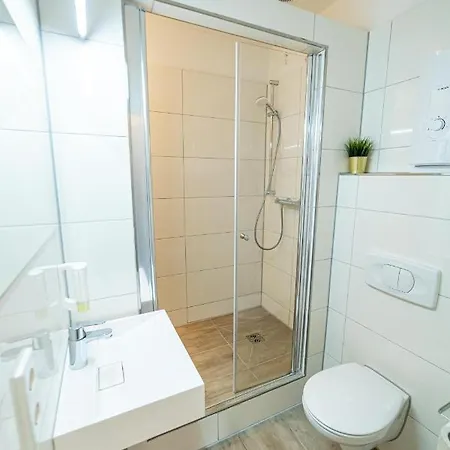 Aparthotel Full House - Shared Bath & Kitchen Nuremberg