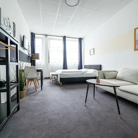 Full House - Shared Bath & Kitchen