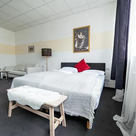 Full House - Shared Bath & Kitchen Nuremberg
