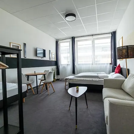 Full House - Shared Bath & Kitchen * Nuremberg