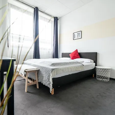 Full House - Shared Bath & Kitchen Aparthotel Nuremberg