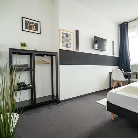Full House - Shared Bath & Kitchen Nuremberg